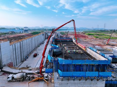 湖南常德青山樞紐項目取得關鍵進展 船閘閘首全部封頂，混凝土切割技術顯成效